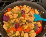 A picture of step 4 of Chicken in Thai Garlic Brown Sauce (Garlic Lovers Delight).
