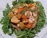 Foto del passaggio 4 della ricetta Frisella integrale con cozze, fagioli pomodorini e rucola