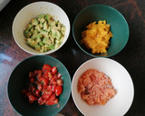 Foto del paso 4 de la receta: Tartar de salmón, mango y aguacate