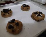 Foto langkah ke 5 dari resep Chewy Jumbo Oreo Cookies.
