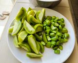 Foto langkah ke 3 dari resep Cumi asin cabe hijau.