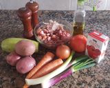 Foto del paso 2 de la receta: Guiso, con carne, salchicha y papas