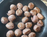 Foto del paso 1 de la receta: Albóndigas en salsa de tomate