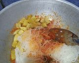 Foto langkah ke 5 dari resep Bihun kentang goreng pedas.