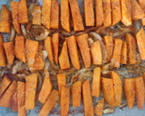 Foto del paso 4 de la receta: Pollo asado a la cerveza negra con batata y cebolla a las hierbas provenzales
