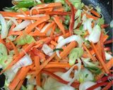 Foto del paso 4 de la receta: Dumpling de Coll relleno de pollo y vegetales cocidos al vapor en crema mutabal con ensalada