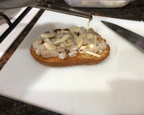 Foto del paso 4 de la receta: Tostada de Bacalao semisalado con lámina de ajo y aceite VIDALIM