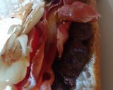Foto del paso 6 de la receta: Hamburguesa de Angus con bacon, queso, tomate, cebolla y pan cristal