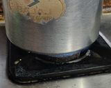 A picture of step 2 of Dal Makhni (without onion).