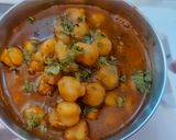 A picture of step 4 of Chole Chickpeas.
