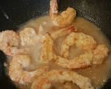 Foto langkah ke 4 dari resep Udang goreng saos madu pedas.