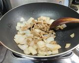 A picture of step 4 of Stir-Fried Meinong Rice Noodles (Easy Recipe).