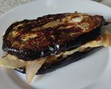 Foto del paso 6 de la receta: Sándwich de berenjena🍆con pera y queso🧀🍯🧅🍐