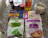 Foto del paso 1 de la receta: Gulas con gambas al ajillo, almejas, tomate frito y huevo