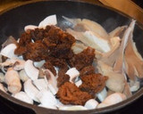 Foto del paso 3 de la receta: Bacalao confitado sobre puré de castañas y setas