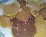 Foto langkah ke 3 dari resep Pancake Mickey Mouse.