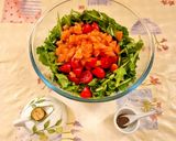 Foto del passaggio 2 della ricetta Insalata di lattughino con mozzarella affumicata