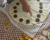 Foto del paso 2 de la receta: Croissants fáciles con monedas de chocolate en Airfryer | by Carmen