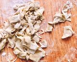 Hình bước làm 1 của món Canh Súp Nấm Thịt Viên & Vỏ Bánh Mandu Xén Dư