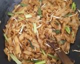 Foto langkah ke 7 dari resep Kwetiau Goreng Pedas Manis.