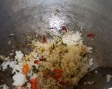 Foto langkah ke 4 dari resep Nasi Goreng Daun Jeruk.