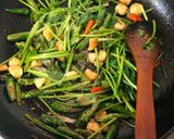 A picture of step 2 of Green Chili Thecha.