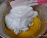 Foto langkah ke 9 dari resep Cream Cheese Chiffon Cake.