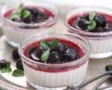 Foto langkah ke 6 dari resep Panna Cotta w/ homemade sauce (strawberry & blueberry).