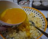 Foto langkah ke 3 dari resep Banana Muffin dengan Yoghurt (Tanpa Mixer).