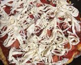 Foto del paso 6 de la receta: Pizza de coliflor con pepperoni y salmón