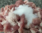 รูปขั้นตอนการทำที่ 1 ของ หมูผัดพริก