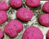 Foto langkah ke 3 dari resep Donat buah naga.