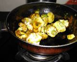 A picture of step 2 of Gobhi malai curry.