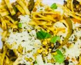 A picture of step 3 of Linguine white sauce pasta.
