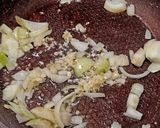 Foto langkah ke 2 dari resep Tumis Brokoli Ayam Bakso.