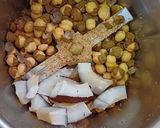 A picture of step 3 of Sprouted moong dal dosa.