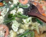 Foto langkah ke 4 dari resep Sop Tofu Udang Sayur.