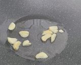 Foto del paso 1 de la receta: Pularda al ajillo (de la abuela)