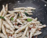 A picture of step 4 of Steamed rice cigars (Fara).