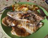 Foto del paso 5 de la receta: Doradas a la espalda con patatas y pimientos en pelotón