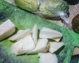 Foto langkah ke 2 dari resep Asinan buah asam pedas manis.