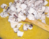 Foto del paso 6 de la receta: Chipirones en salsa de cebolla con arroz (Sin sal)