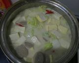 Foto langkah ke 3 dari resep Sawi Putih BaTu (Bakso Tahu) Kuah Santan.