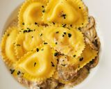 Foto del paso 5 de la receta: Medias lunas y crema de Trufa con Champiñones y Jamón ibérico