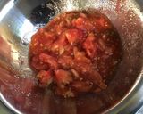 Une image de l'étape 5 de Tomates à l'oignon rouge, basilic et mozzarella.