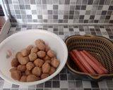Foto langkah ke 1 dari resep Tumis Kecap Sosis Bakso.