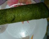 A picture of step 7 of Spinach sushi.