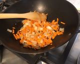 Une image de l'étape 5 de Soupe asiatique aux nouilles de saba, crevettes, légumes et menthe.