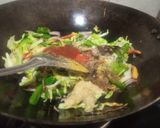 A picture of step 4 of Vegetable noodles.