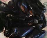 A picture of step 2 of Spicy Fried mussels.